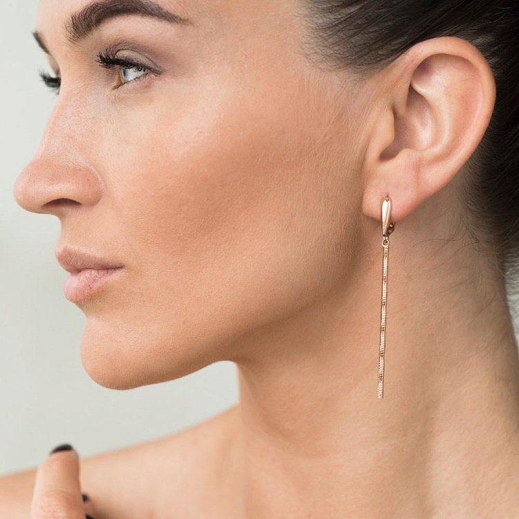 Золотые серьги на английской застежке с05367 от ювелирного магазина Оникс