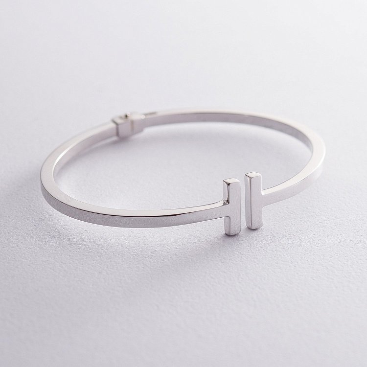 Жесткий браслет из белого золота б02955 от ювелирного магазина Оникс