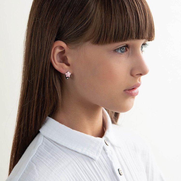 Дитячі срібні сережки "Квіточки" (емаль) 123088 від ювелірного магазину Онікс - 2