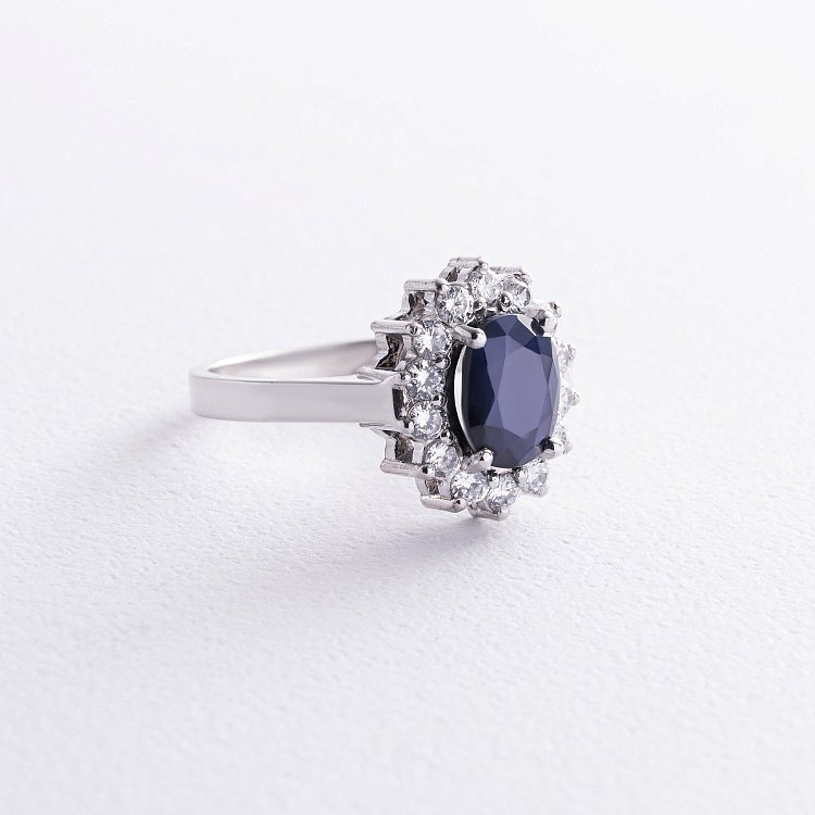 Серебряное кольцо с сапфиром и фианитами GS-01-012-3110 от ювелирного магазина Оникс