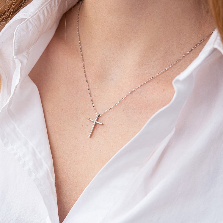 Золотое колье "Крестик" с бриллиантами 104-10017 от ювелирного магазина Оникс - 1