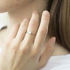 Золотое помолвочное кольцо с фианитом к05896 от ювелирного магазина Оникс - 3
