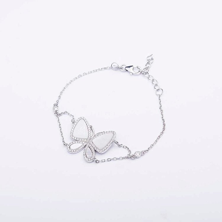 Серебряный браслет "Бабочка" с перламутром и фианитами 14953 от ювелирного магазина Оникс