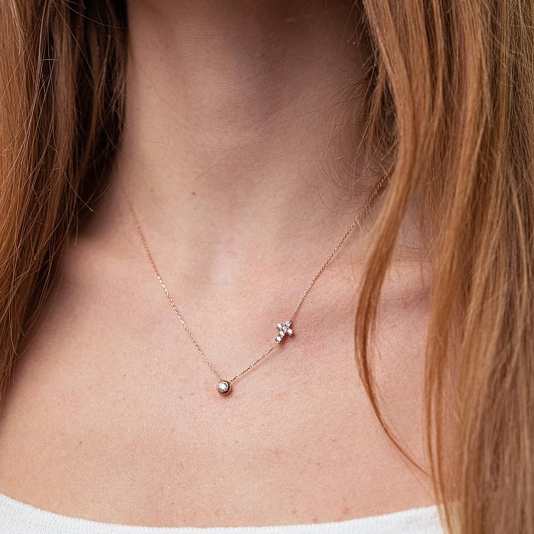 Золоте кольє з хрестиком (фіаніти) кол02113 від ювелірного магазину Онікс - 1