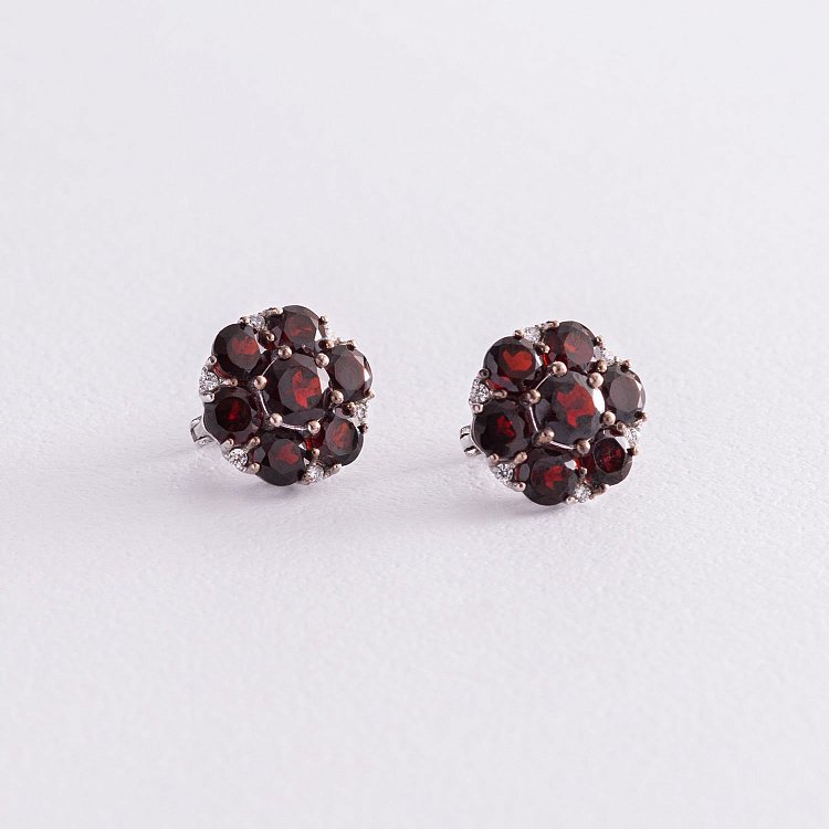 Серебряные серьги (фианиты, пироп) 2968/9р-GARN от ювелирного магазина Оникс