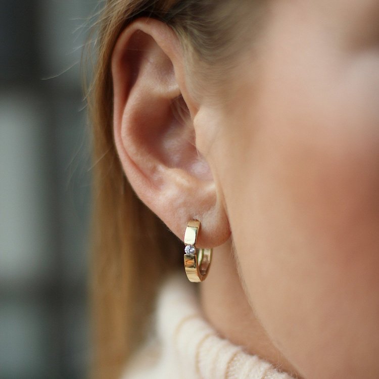 Золотые серьги-кольца с фианитом с06456 от ювелирного магазина Оникс - 4