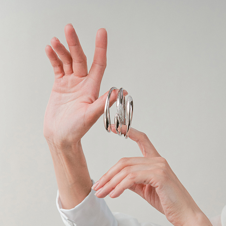 Жесткий браслет "Rosemarie" в белом золоте (фианиты) б05605 от ювелирного магазина Оникс - 5