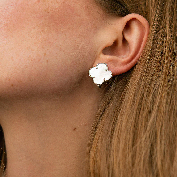 Срібні сережки "Конюшина" (перламутр) 123420 від ювелірного магазину Онікс - 6