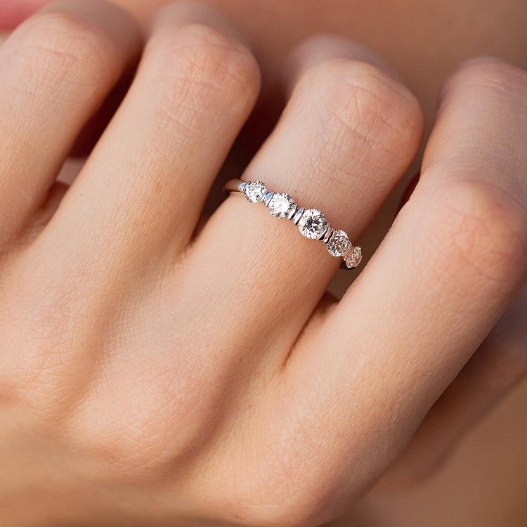 Кольцо в белом золоте с бриллиантами кб0488ca от ювелирного магазина Оникс - 4