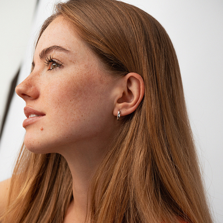 Сережки - кільця "Джоанна" у білому золоті с07993 від ювелірного магазину Онікс - 3