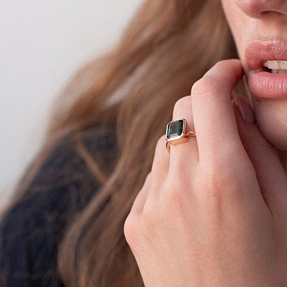 Золотое кольцо с зеленым фианитом к06864 №2