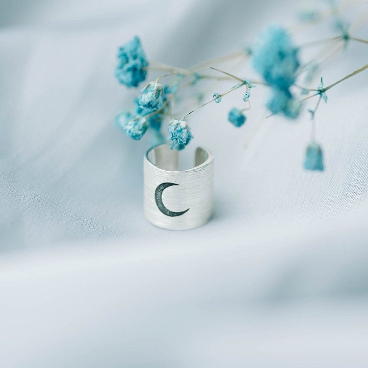 Серебряная серьга-каффа "Луна" (матовая) 122703l от ювелирного магазина Оникс - 5