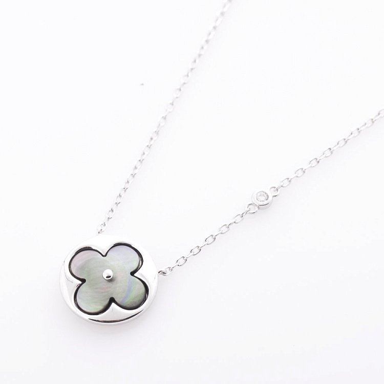 Кольє "Конюшина" з темним перламутром і фіанітом 18586 від ювелірного магазину Онікс