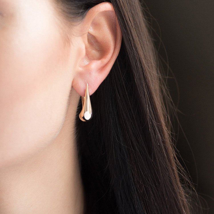 Сережки "Маленькі крапельки" у червоному золоті (2.6 см) с06421 від ювелірного магазину Онікс