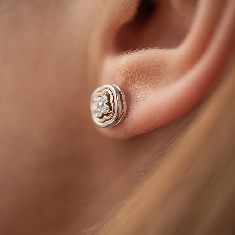 Золоті сережки - пусети "Конюшина" з діамантами 334361121 від ювелірного магазину Онікс - 3