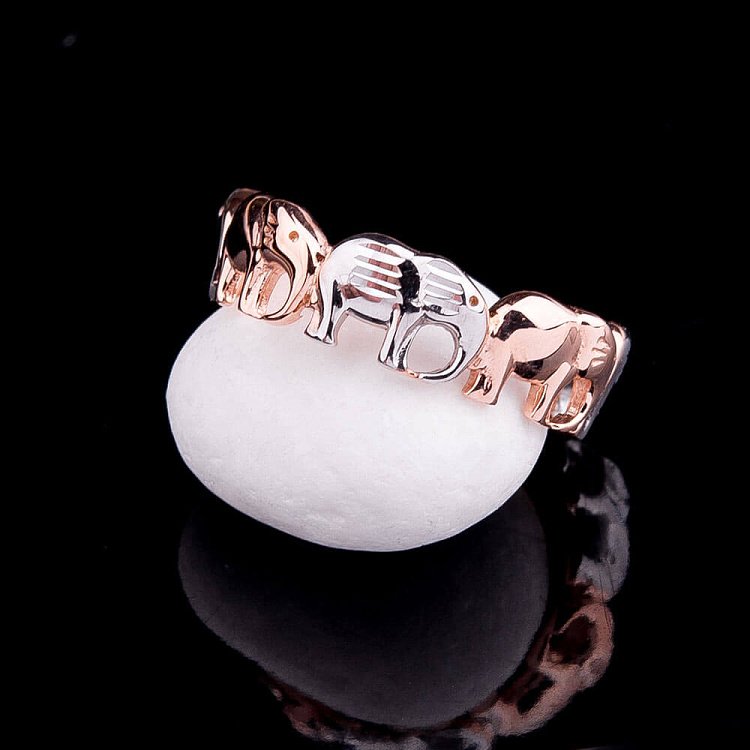 Золота каблучка "Слоники" к04364 - 1 Золота каблучка "Слоники" к04364 від ювелірного магазину Онікс - 1