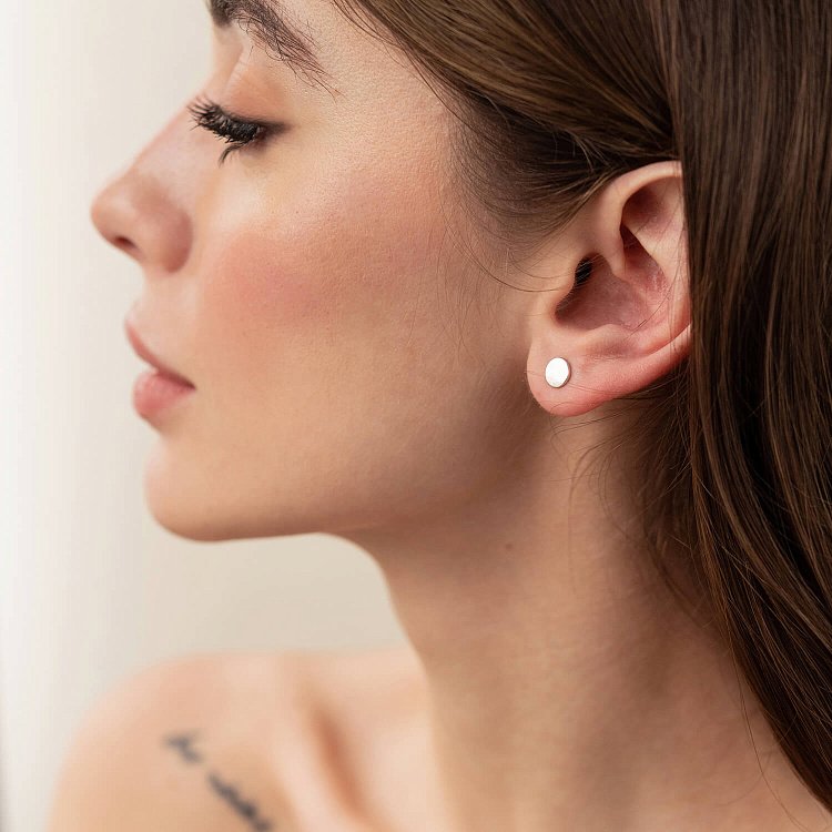 Серебряные серьги - пусеты без камней 122437 от ювелирного магазина Оникс - 2