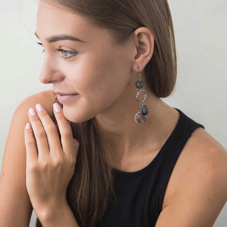 Сережки з агатом і польовим шпатом 210с9 Сережки з агатом і польовим шпатом 210с9 від ювелірного магазину Онікс