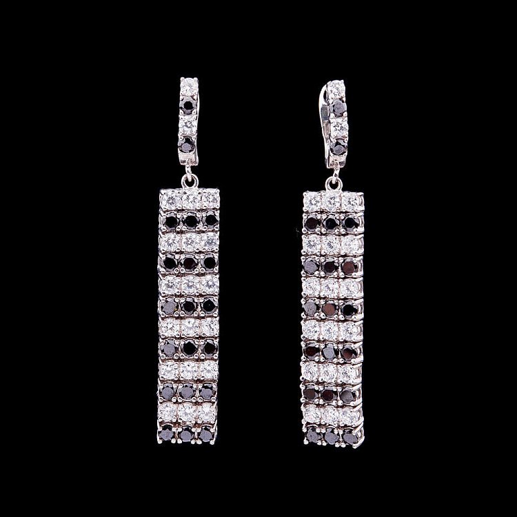 Срібні сережки з фіанітами 121423 від ювелірного магазину Онікс - 2