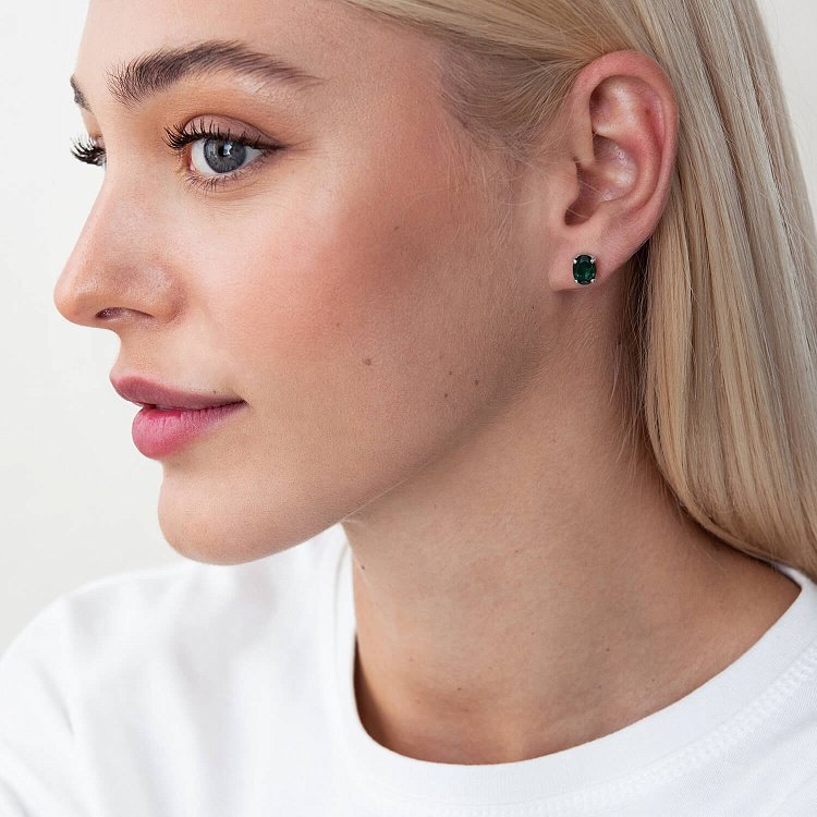 Срібні сережки - пусети з синтетичним кварцом 121959 від ювелірного магазину Онікс - 1