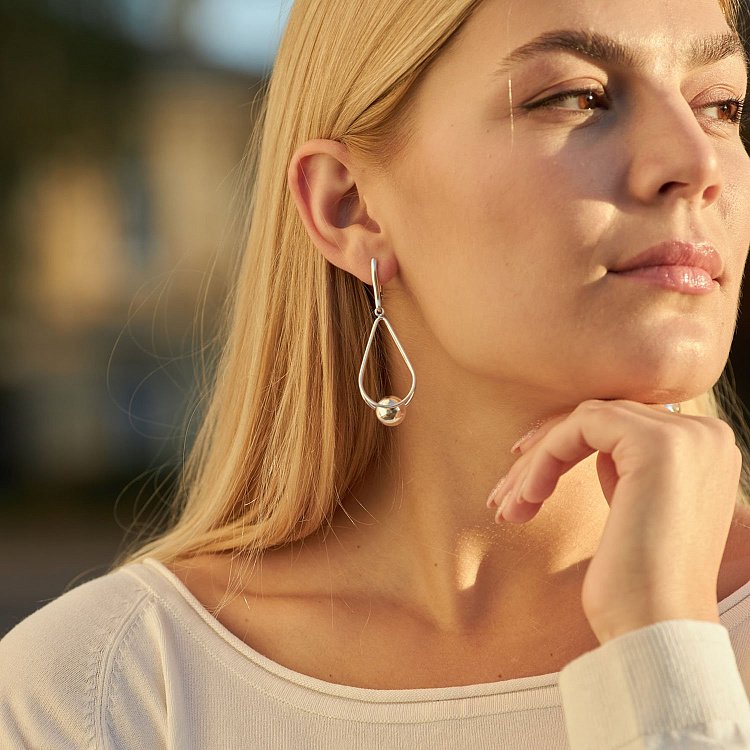 Серебряные серьги "Шарики" 12834 от ювелирного магазина Оникс - 4