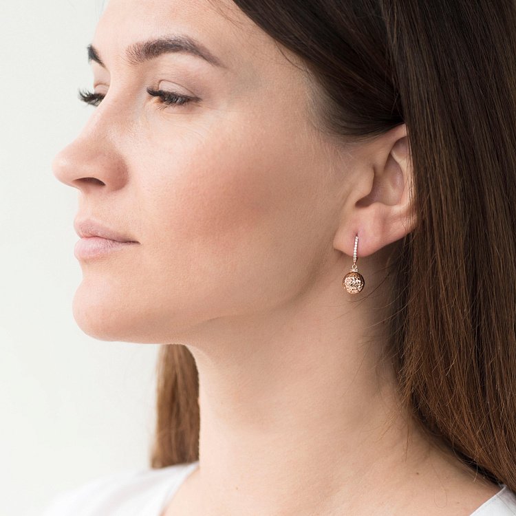 Золотые серьги с фианитами с05480 от ювелирного магазина Оникс