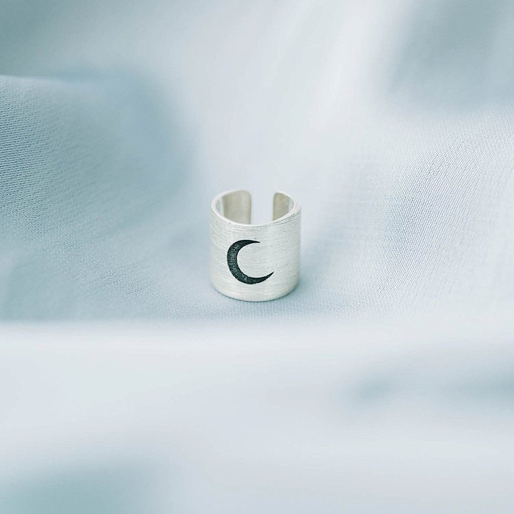 Серебряная серьга-каффа "Луна" (матовая) 122703l от ювелирного магазина Оникс - 4