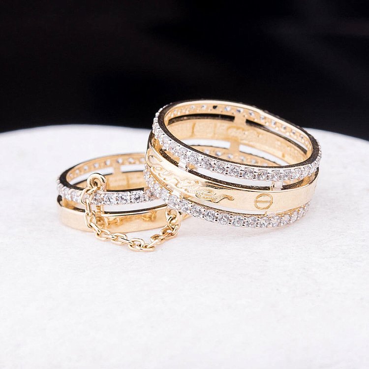 Подвійна золота каблучка з фіанітами к03358 від ювелірного магазину Онікс - 3