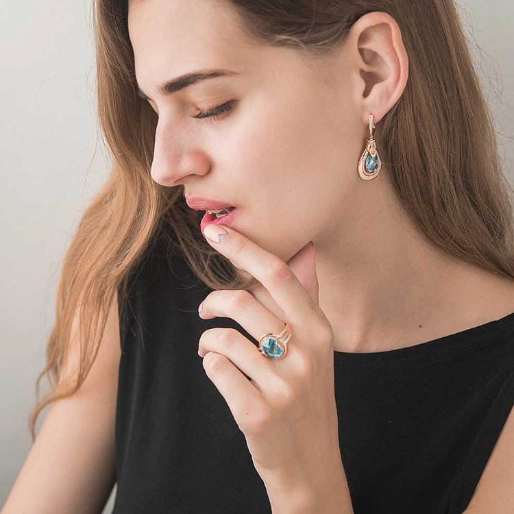 Золоті сережки з фіанітами с03957 від ювелірного магазину Онікс