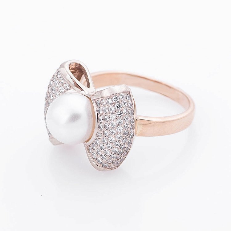 Золотое кольцо "Бантик" с культивированным пресноводным жемчугом и фианитами 02-0900.0.4310 от ювелирного магазина Оникс - 1