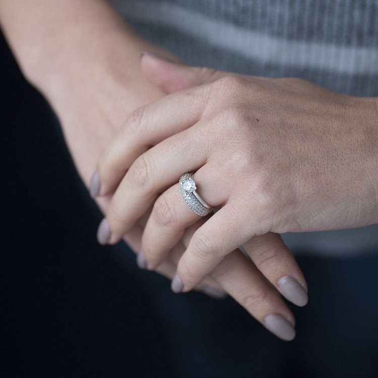 Кольцо из белого золота с фианитами к05375 от ювелирного магазина Оникс - 3