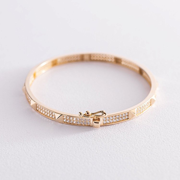 Жесткий браслет в желтом золоте (фианиты) б04750 от ювелирного магазина Оникс - 2