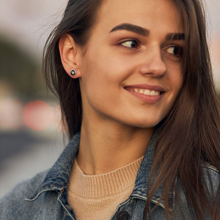 Серебряные серьги-пусеты "Сердечки" (эмаль) 122545 от ювелирного магазина Оникс - 3