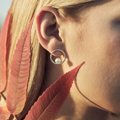 Серебряные серьги-пусеты "Круговорот" с жемчугом 122551 №7