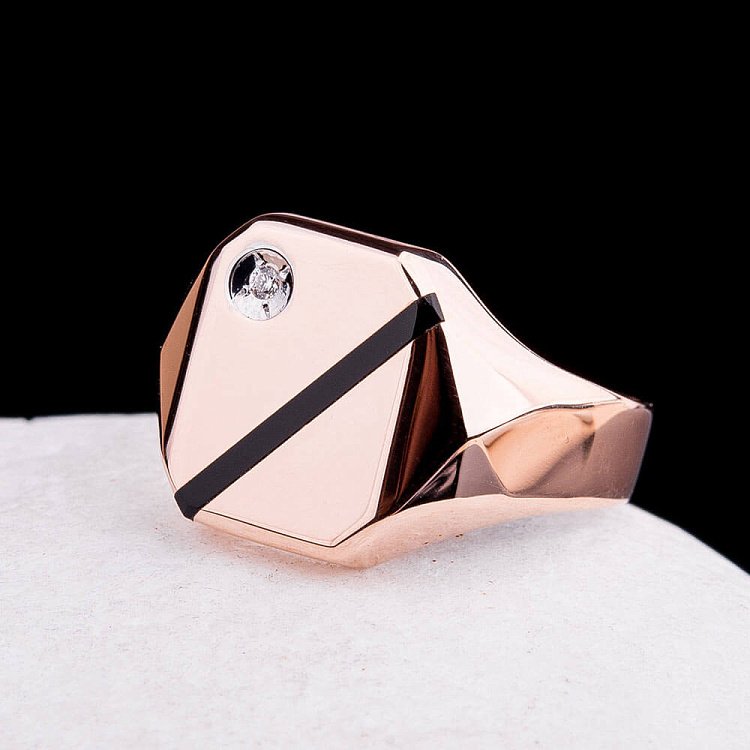 Золота печатка з оніксом і фіанітом к04381 від ювелірного магазину Онікс - 2