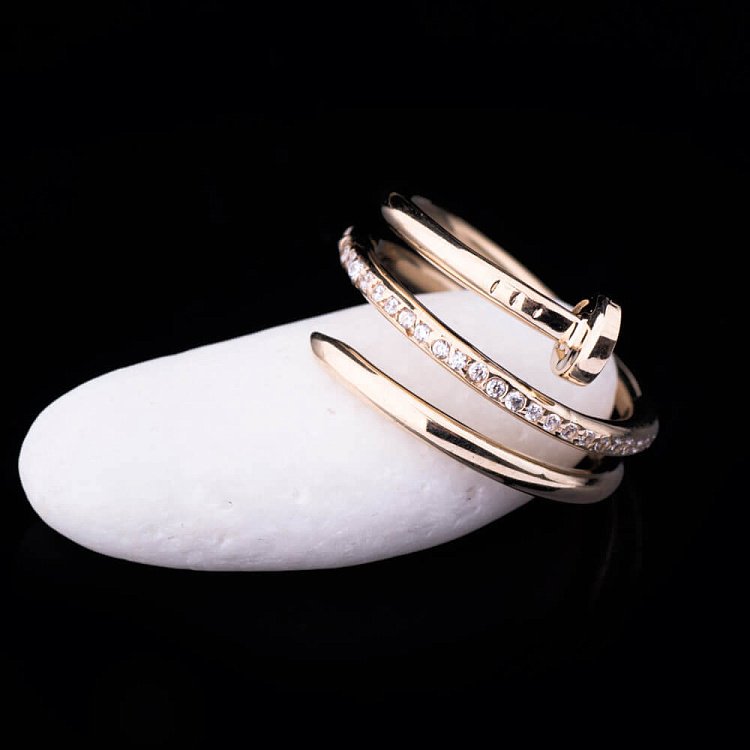 Золотое кольцо "Гвоздик" с фианитами к03741 от ювелирного магазина Оникс - 2