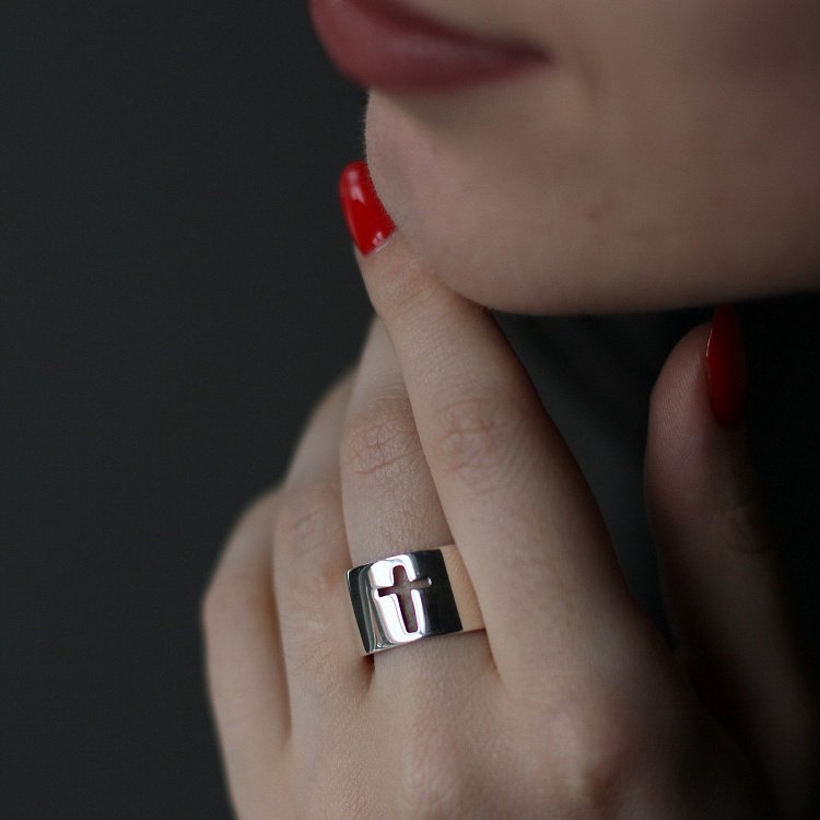 Срібна каблучка "Хрест" 112240 від ювелірного магазину Онікс - 4