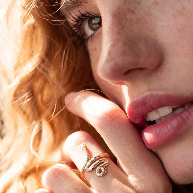 Кольцо "Змея" в красном золоте к07103 от ювелирного магазина Оникс - 3