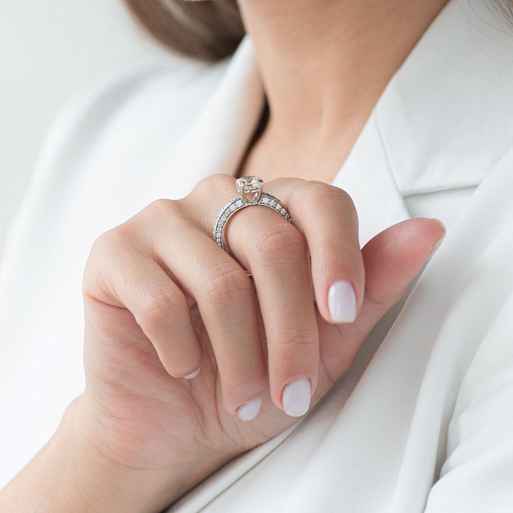 Золотое кольцо с бриллиантами к683 от ювелирного магазина Оникс - 1