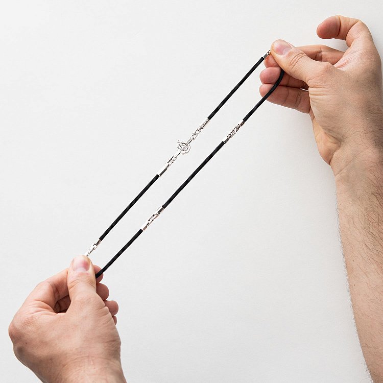 Шелковый шнурок с серебряной застежкой (0.3 см) Ш0036-4в/д3 от ювелирного магазина Оникс - 1