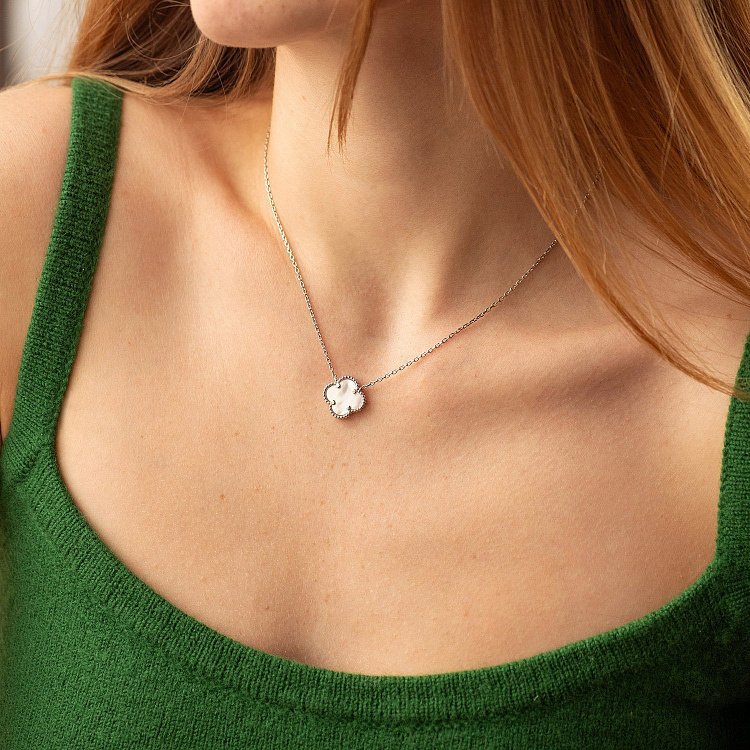 Серебряное колье "Клевер" (перламутр) 181303 от ювелирного магазина Оникс - 3