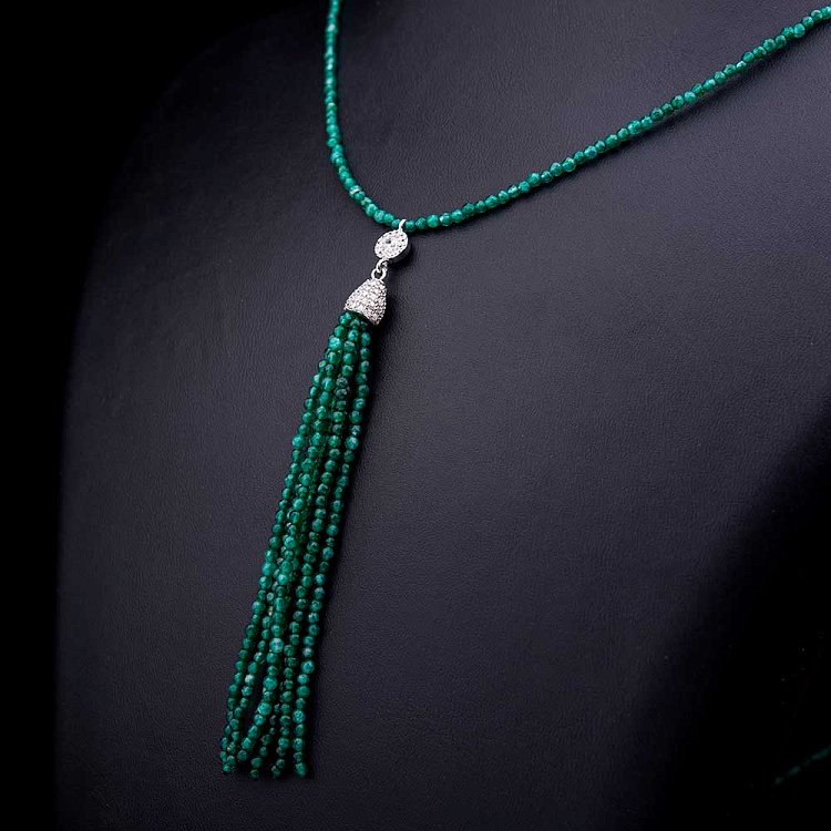 Срібне кольє з фіанітами і смарагдами 18353 від ювелірного магазину Онікс