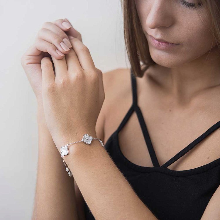 Серебряный браслет "Клевер" с перламутром и фианитами 14985 от ювелирного магазина Оникс - 3