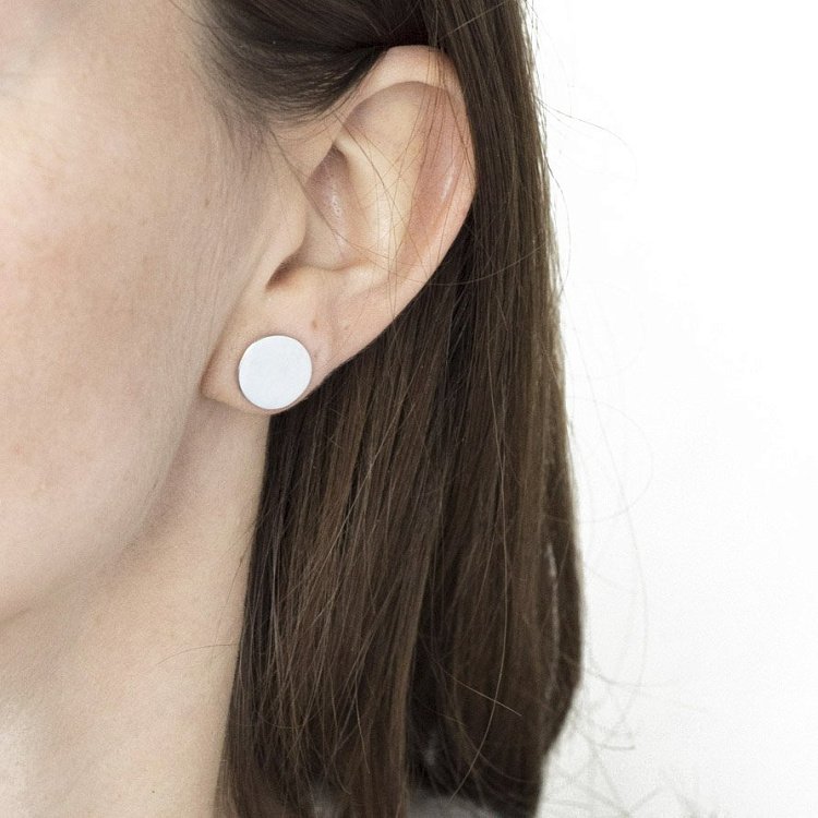 Серебряные серьги-пусеты 122067 от ювелирного магазина Оникс