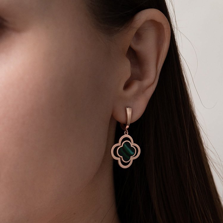 Сережки "Конюшина" в червоному золоті (емаль) с07662 від ювелірного магазину Онікс - 1