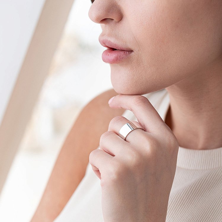 Серебряное кольцо гладкое 112155о от ювелирного магазина Оникс - 1