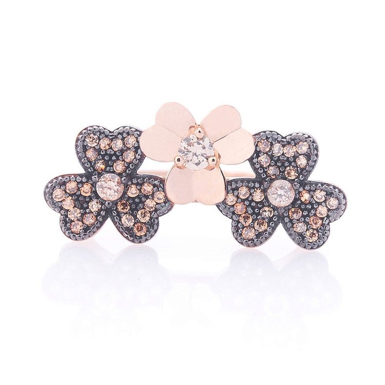 Золотий перстень з квіточками (фіаніт) к06220 - 1 Золотий перстень з квіточками (фіаніт) к06220 від ювелірного магазину Онікс - 1