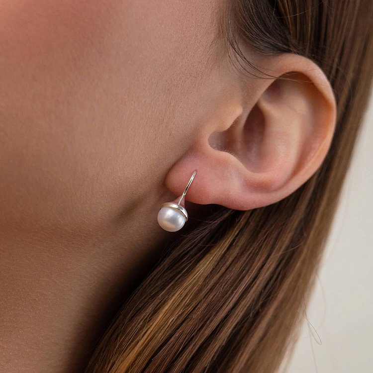 Серебряные серьги - петельки с жемчугом 123204 от ювелирного магазина Оникс - 4