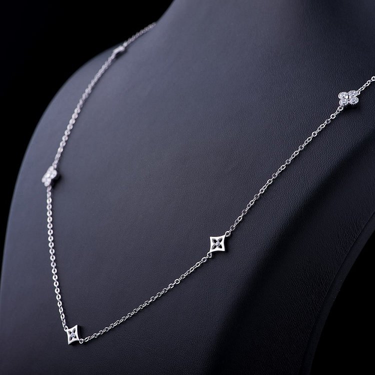 Срібне кольє "Конюшина" з фіанітами 18481 від ювелірного магазину Онікс - 1