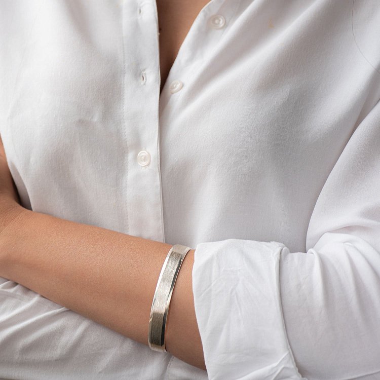 Жорсткий браслет зі срібла 141433 від ювелірного магазину Онікс - 3